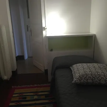 Bed and Breakfast 21 *