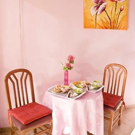 Bed & Breakfast 21 *