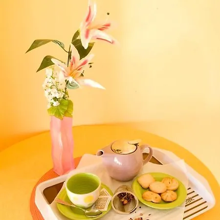 21 Bed & Breakfast *